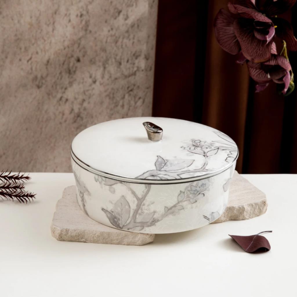 Elegant Ceramic Serving Bowl with Lid