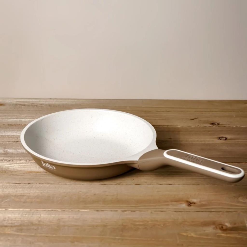 مقلاة إيليت بروف بدون غطاء 22 سم - بني